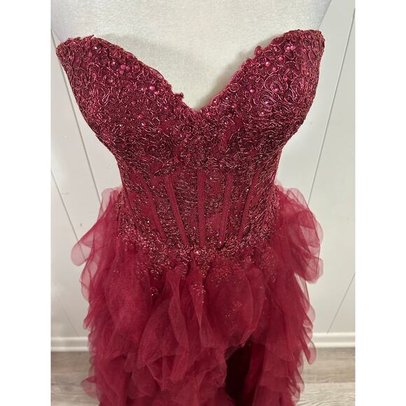 Prom Bay size 6 prom dress in the color wine. Corset with Lace up back & Ruffles - Picture 7 of 9